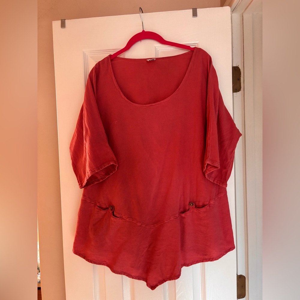 Manta del Lago Women's Coral Asymmetrical Cotton Top Medium